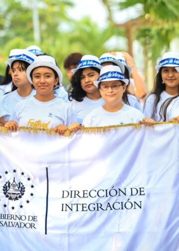 Festival multicultural acerca tradiciones del mundo a familias salvadoreñas en El Cafetalón