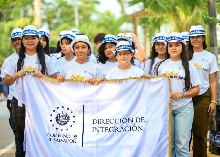 Festival multicultural acerca tradiciones del mundo a familias salvadoreñas en El Cafetalón