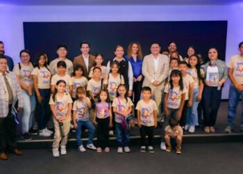 Danny Amaya comparte su experiencia literaria en encuentro de autores salvadoreños