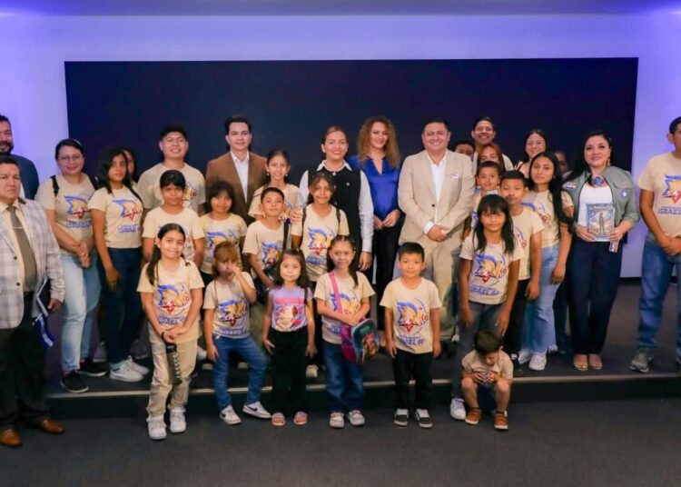 Danny Amaya comparte su experiencia literaria en encuentro de autores salvadoreños