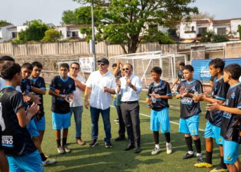 Jóvenes de «Comunidades Sin Fronteras» enfrentan a la preselección sub-15 en amistoso deportivo