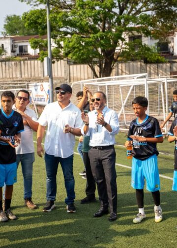 Jóvenes de «Comunidades Sin Fronteras» enfrentan a la preselección sub-15 en amistoso deportivo