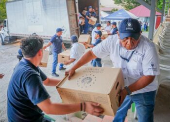 Gobierno realiza entrega de paquetes escolares a estudiantes de la zona fronteriza con Honduras