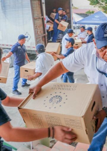 Gobierno realiza entrega de paquetes escolares a estudiantes de la zona fronteriza con Honduras
