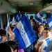 Estudiantes salvadoreños reciben con alegría el Paquete Escolar tras llegar desde Honduras