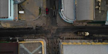 Alcaldía de San Salvador retira 250 estructuras como parte de la fase 6 de reordenamiento en San Salvador
