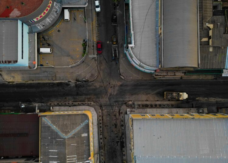 Alcaldía de San Salvador retira 250 estructuras como parte de la fase 6 de reordenamiento en San Salvador