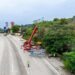 Gobierno inicia instalación de pasarela en carretera al puerto de la libertad