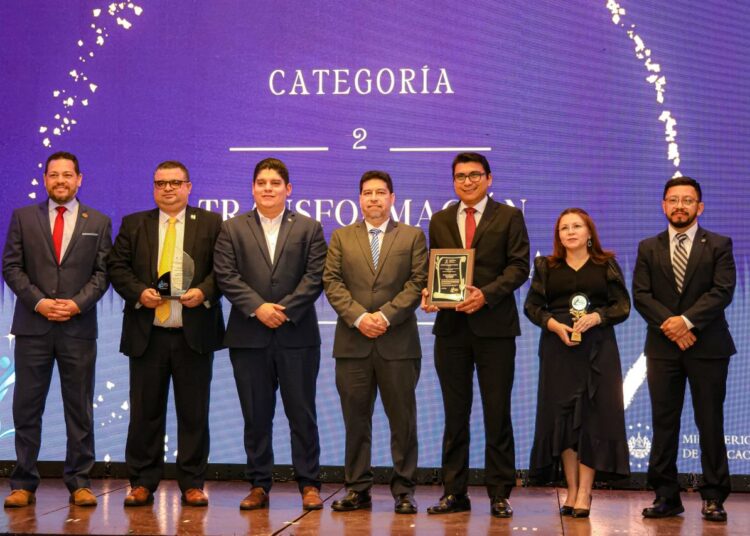 Gobierno realiza la ceremonia de premiación a la excelencia de la educación superior 2026