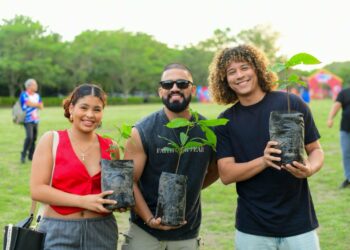 Impulsan siembra de 20,000 árboles en el espino y parque bicentenario
