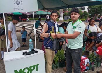 MOP entrega plantas en diferentes zonas para impulsar el cuidado ambiental