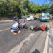 Motociclista lesionado en accidente con microbús sobre la calle Modelo en San Salvador