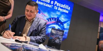 Danny Amaya presenta obra que retrata la realidad de la migración salvadoreña hacia Estados Unidos