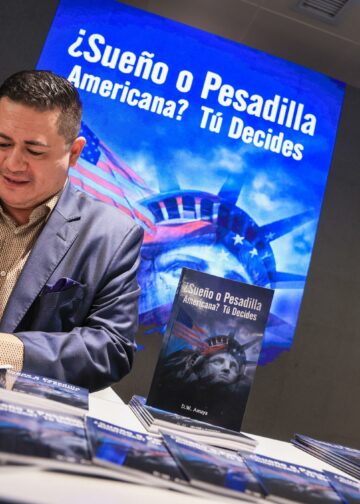 Danny Amaya presenta obra que retrata la realidad de la migración salvadoreña hacia Estados Unidos