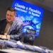 Danny Amaya presenta obra que retrata la realidad de la migración salvadoreña hacia Estados Unidos