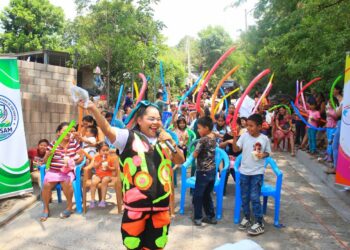 Familias de Panchimalco disfrutan de tarde de alegria gracias a Fundación Sé Feliz