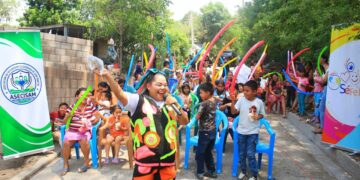 Familias de Panchimalco disfrutan de tarde de alegria gracias a Fundación Sé Feliz