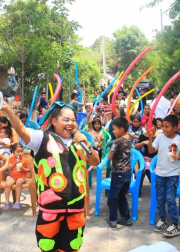 Familias de Panchimalco disfrutan de tarde de alegria gracias a Fundación Sé Feliz
