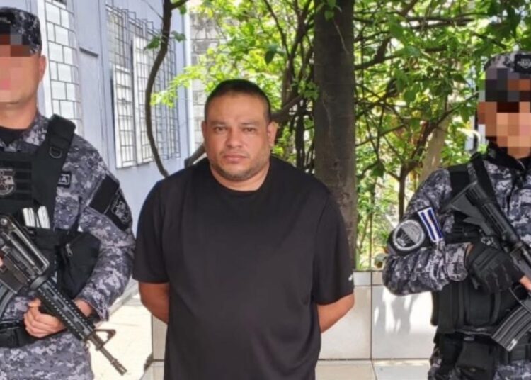Capturan a alias “Travieso” con marihuana en mercado de Santa Tecla