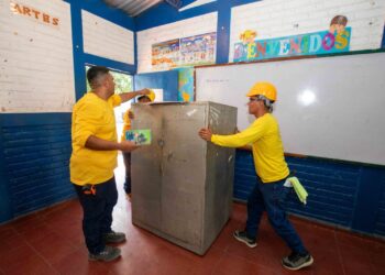 Programa “Dos Escuelas X Día” alcanza la intervención 697 en Santa Ana