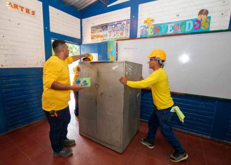 Programa “Dos Escuelas X Día” alcanza la intervención 697 en Santa Ana