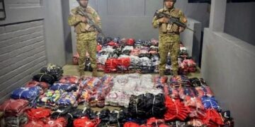 Encuentran ropa deportiva abandonada en punto ciego de Santa Ana Oeste