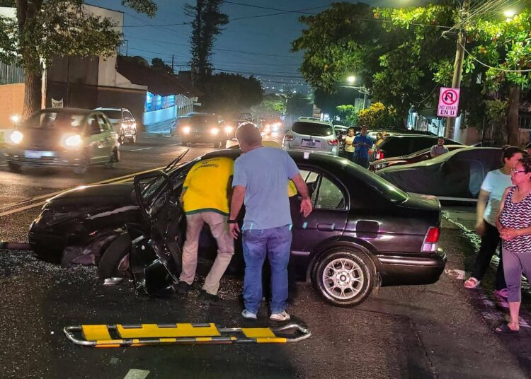 Varias personas resultan lesionadas tras accidente en Lomas de San Francisco