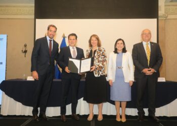Aerocluster y Expertise France impulsan oportunidades laborales para jóvenes