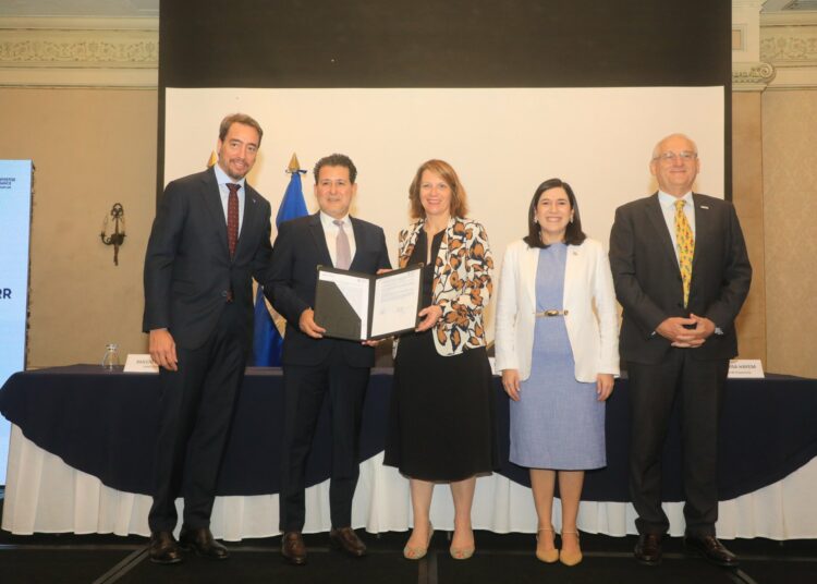 Aerocluster y Expertise France impulsan oportunidades laborales para jóvenes