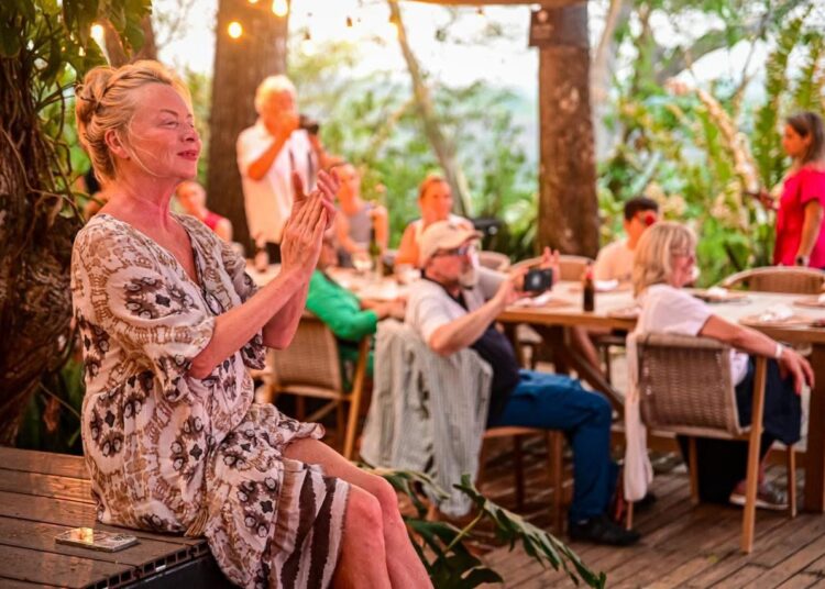Turoperadores europeos visitan destinos turísticos de El Salvador