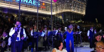 Madres salvadoreñas disfrutan de música en vivo en El Centro Histórico