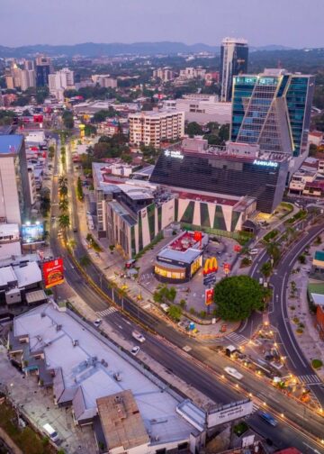 Habilitan paso vehicular en la Zona Rosa tras trabajos de drenaje