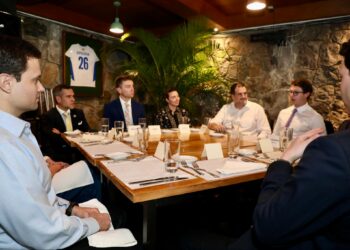 Delegación de EE. UU. sostiene encuentro con empresarios salvadoreños