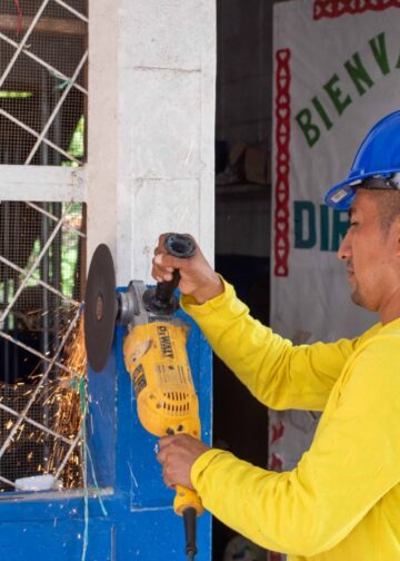 Remodelan Centro Escolar La Ceiba en Chirilagua