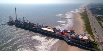 Rescatan a ocho personas atrapadas en montaña rusa de Texas tras falla mecánica
