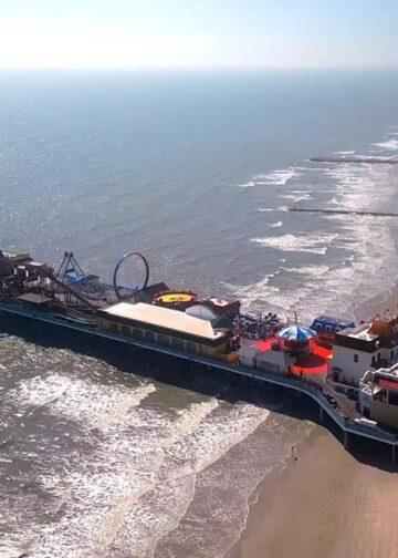 Rescatan a ocho personas atrapadas en montaña rusa de Texas tras falla mecánica