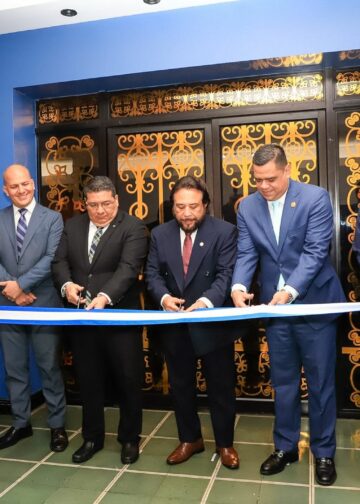 Vicepresidente Félix Ulloa participa en reapertura del Museo de la Fiscalización de la Corte de Cuentas