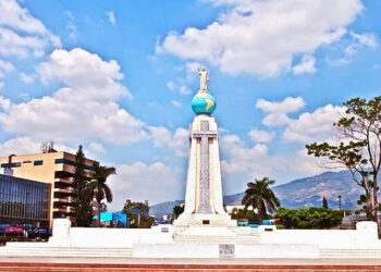 Centro Histórico de San Salvador se prepara para las Fiestas Agostinas 2026