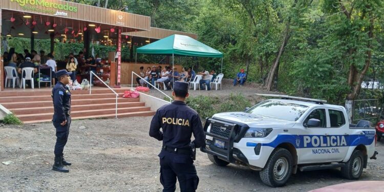 PNC resguarda jornadas de Agro Mercados en Santa Ana, La Paz y Morazán