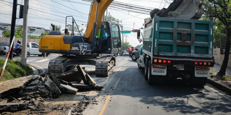 Instalan válvulas de control en Ilopango para optimizar distribución de agua en zona oriental de San Salvador
