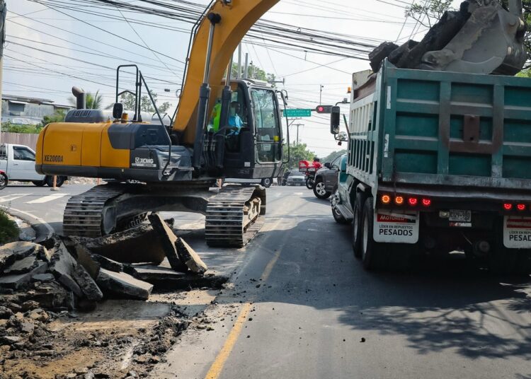 Instalan válvulas de control en Ilopango para optimizar distribución de agua en zona oriental de San Salvador