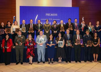 Premios a la Excelencia reconocen a universidades por proyectos que aportan al desarrollo y la innovación en El Salvador