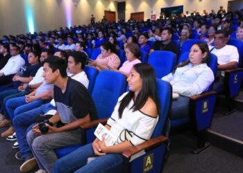 Cancillería destaca oportunidades de becas y liderazgo juvenil en foro de innovación social