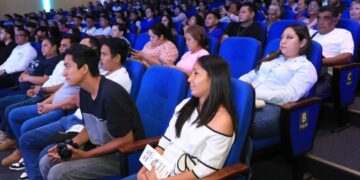 Cancillería destaca oportunidades de becas y liderazgo juvenil en foro de innovación social