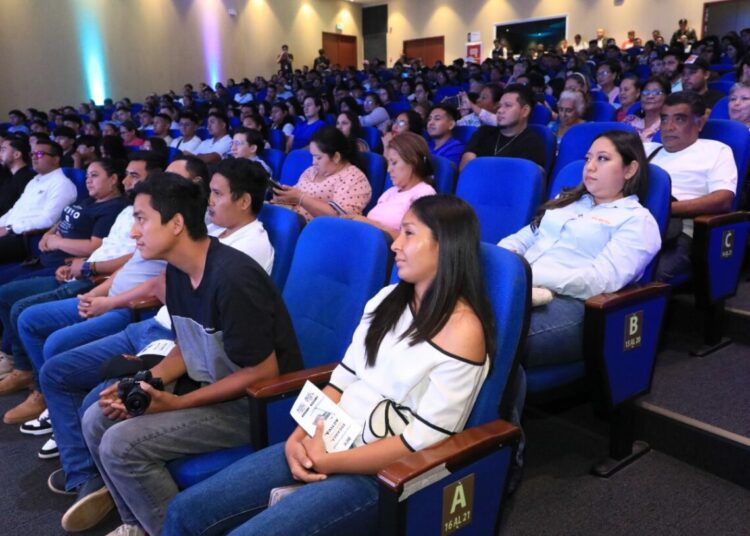 Cancillería destaca oportunidades de becas y liderazgo juvenil en foro de innovación social