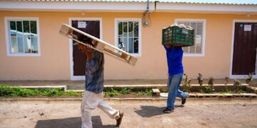 Familias reciben sus nuevas viviendas entregadas por el gobierno en Ahuachapán