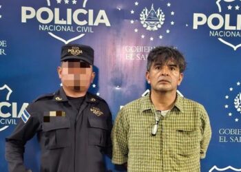 Capturan a hombre acusado de acoso sexual en microbús de la ruta 42B en flagrancia