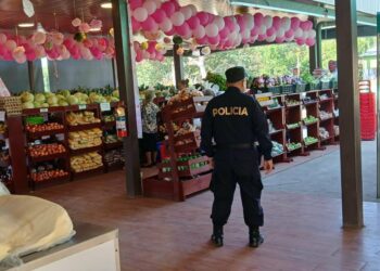 Seguridad y orden acompañan jornada de compras en agromercado de El Congo