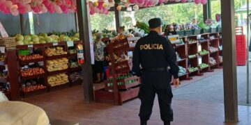 Seguridad y orden acompañan jornada de compras en agromercado de El Congo