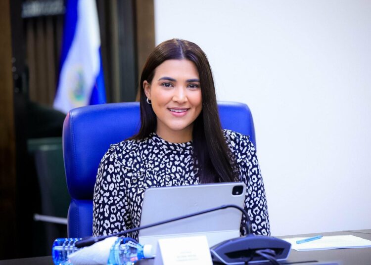 Alexia Rivas destaca iniciativas aprobadas en favor de vivienda y desarrollo social durante plenaria